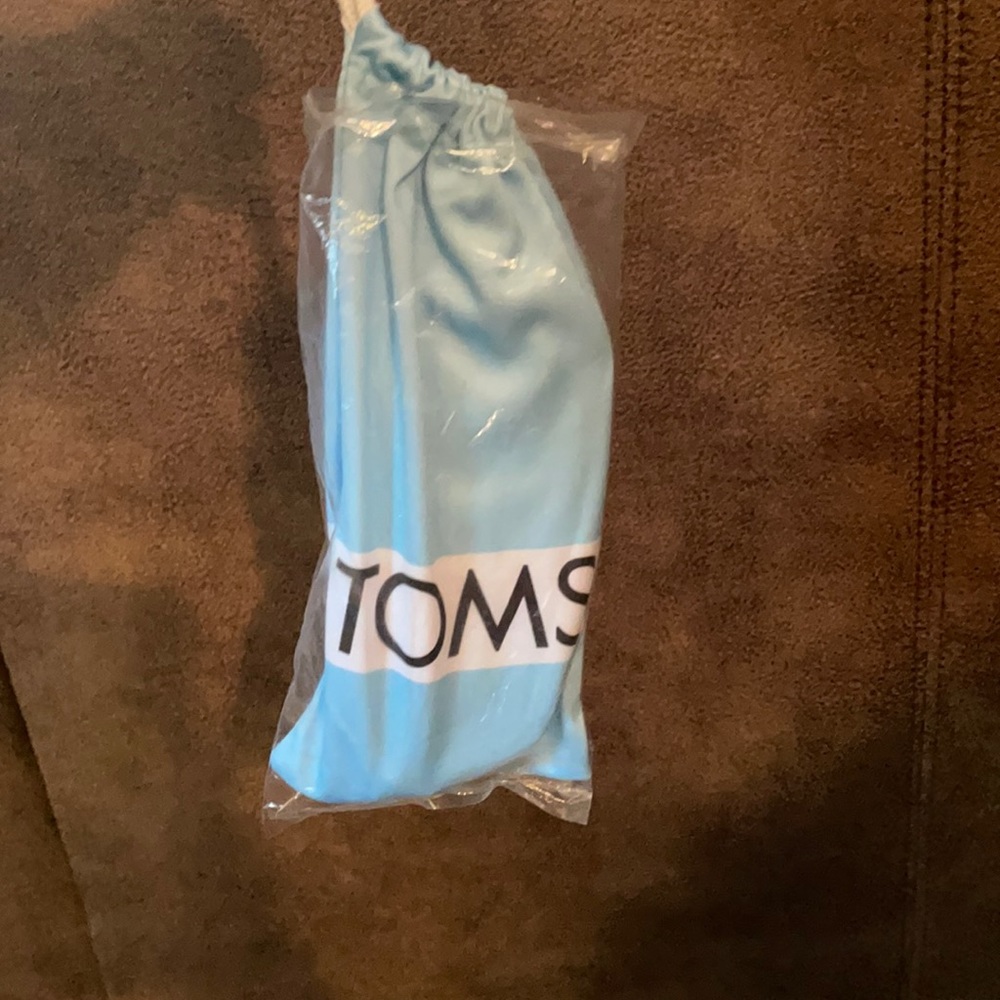 TOMS black sunglasses